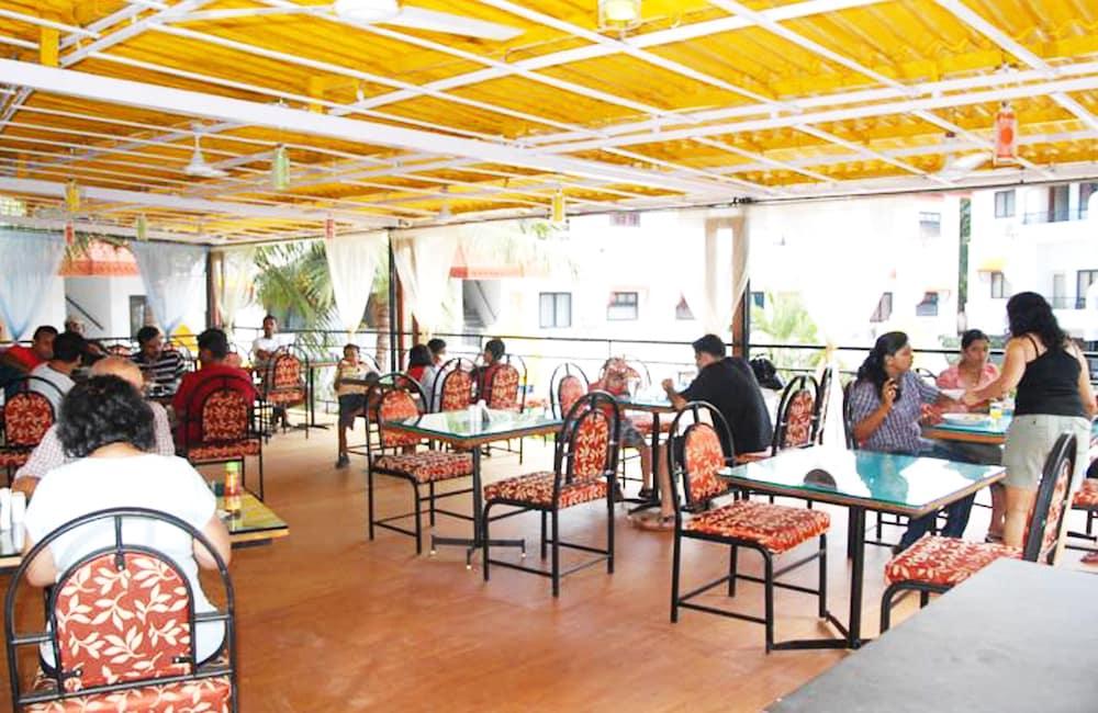 Toshali Goan Village Resort Candolim Exteriör bild